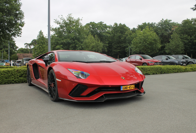 Lamborghini Aventador S LP740-4