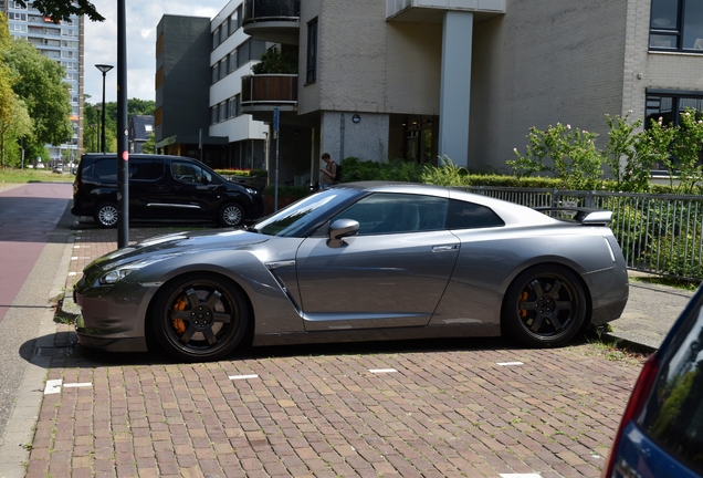 Nissan GT-R