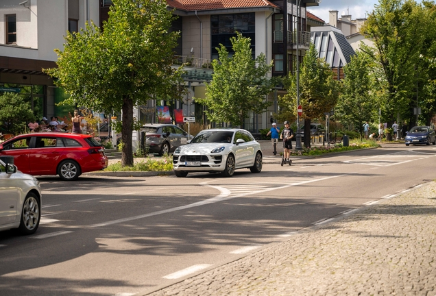 Porsche 95B Macan GTS MkI