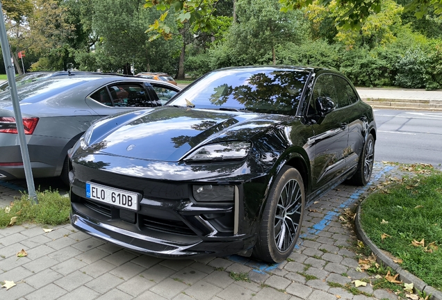 Porsche Macan EV Turbo