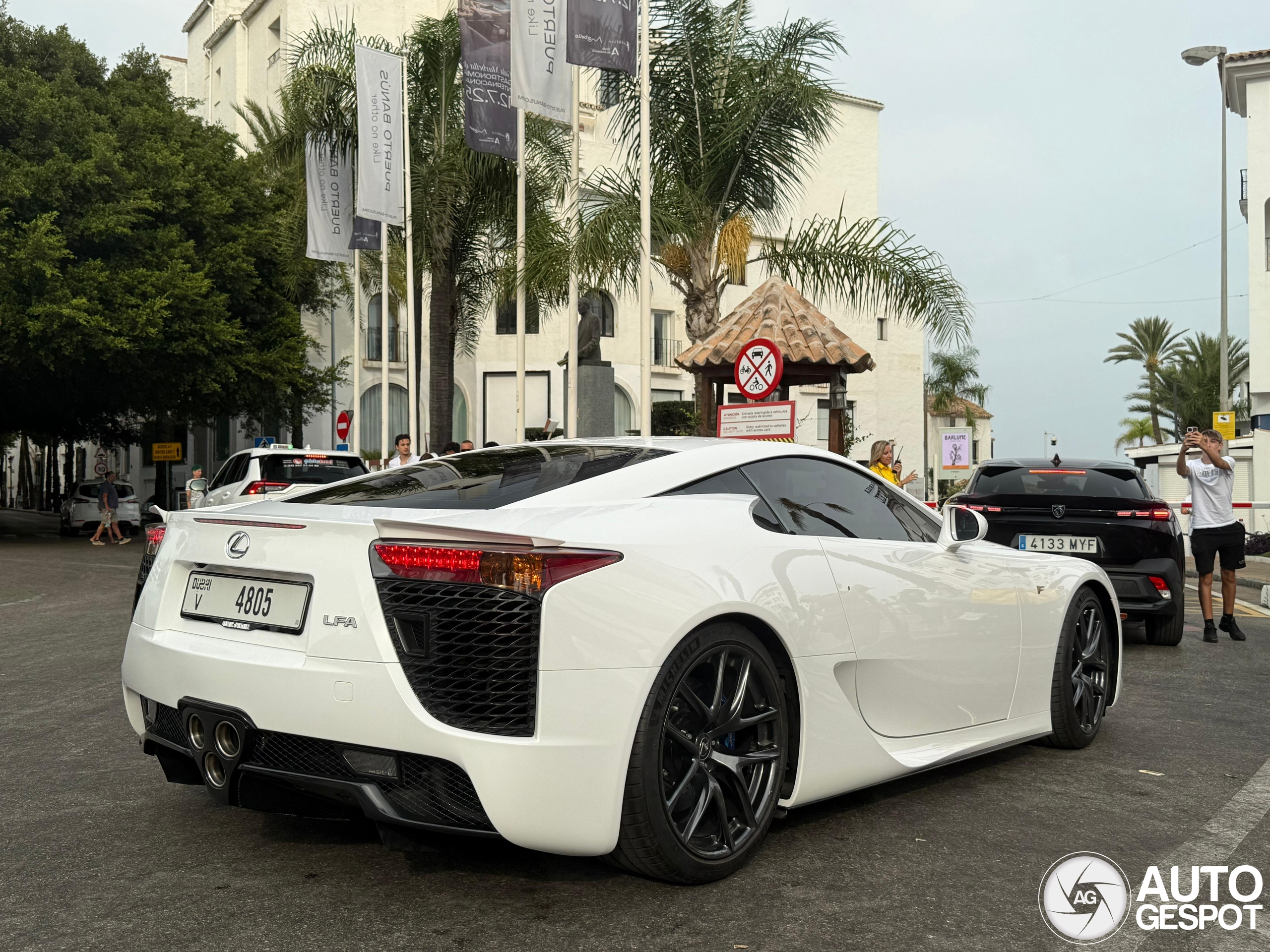 Lexus LFA blijft smullen