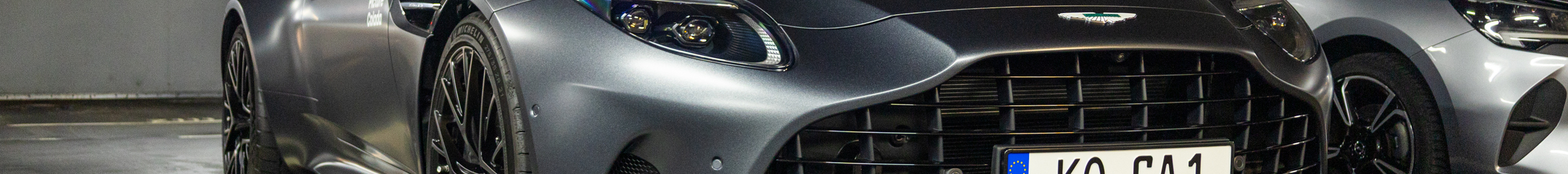 Aston Martin DB12
