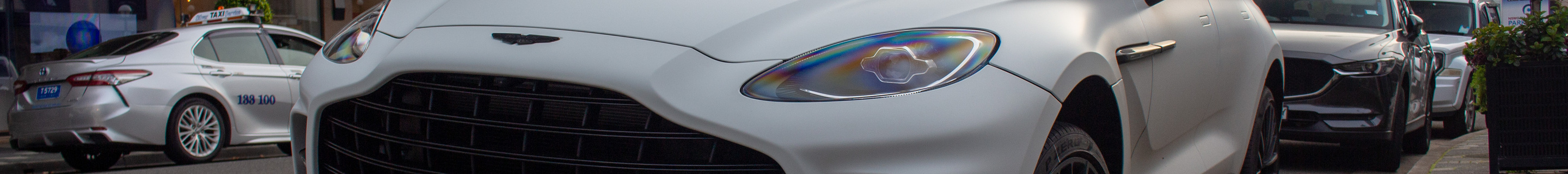 Aston Martin DBX707
