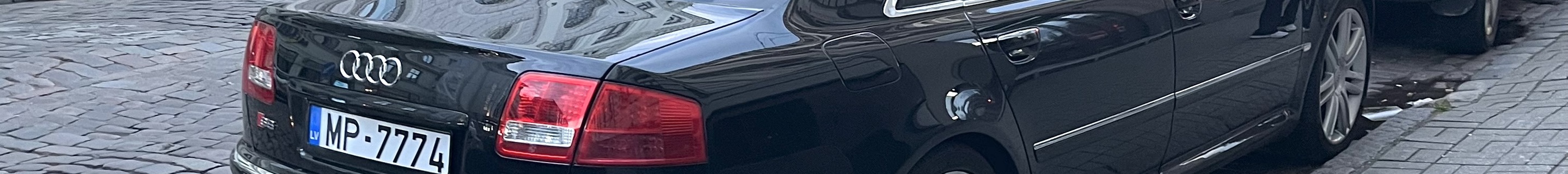 Audi S8 D3