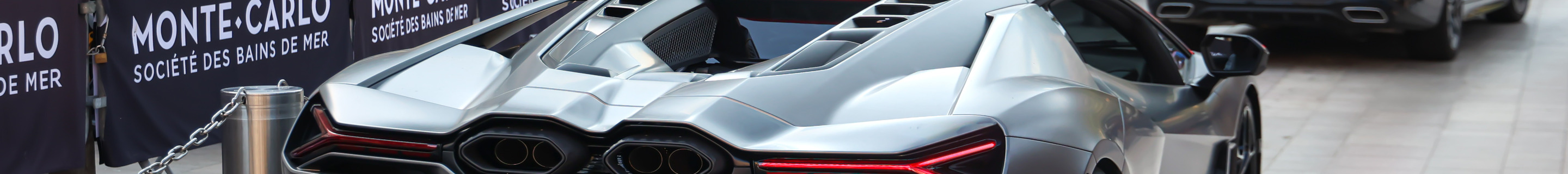 Lamborghini Revuelto