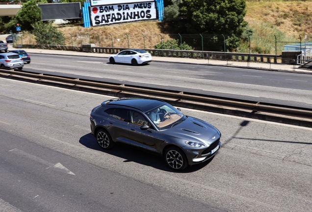 Aston Martin DBX