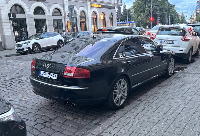 Audi S8 D3