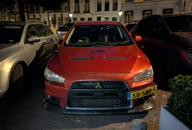 Mitsubishi Lancer Evolution X GSR FQ-300