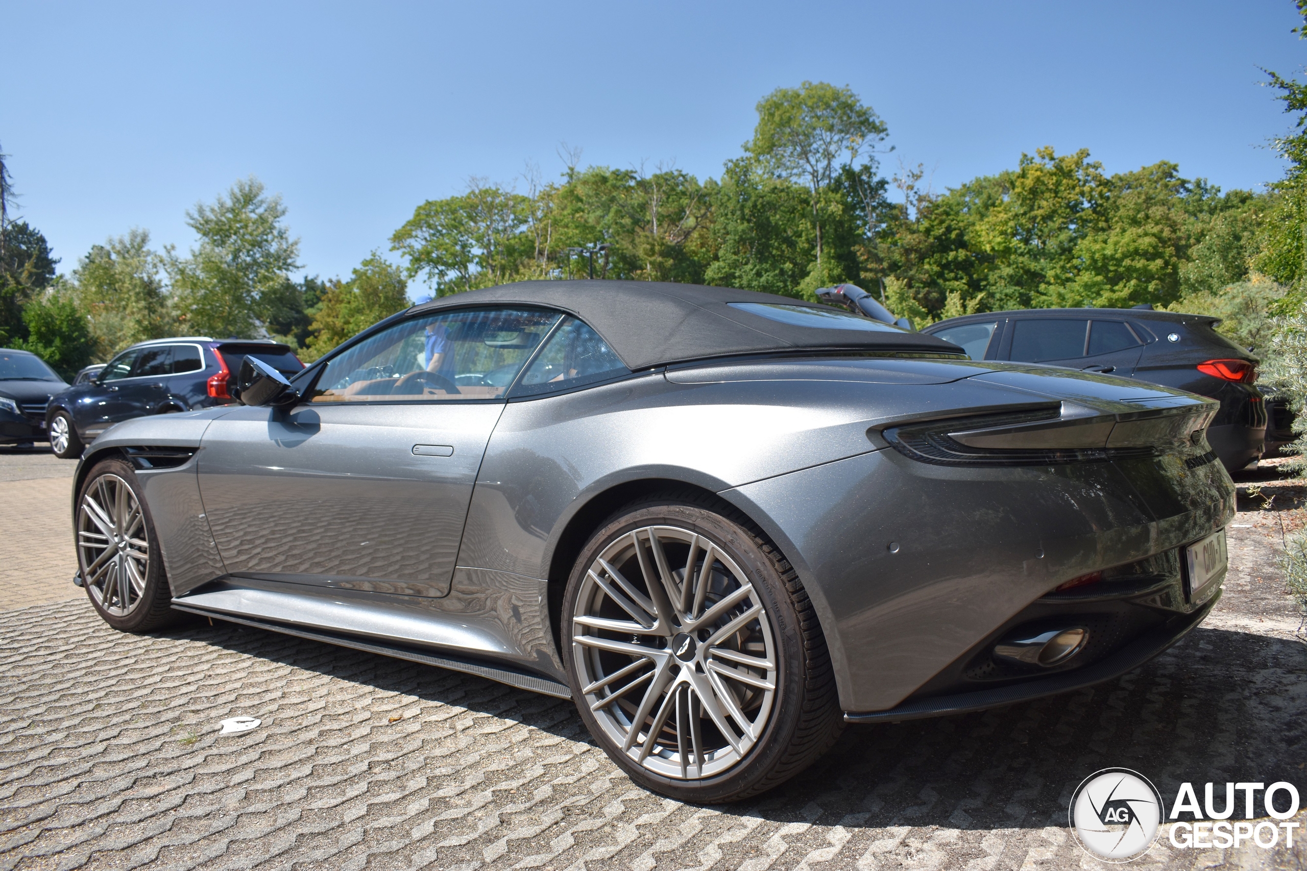 Aston Martin DB12 Volante