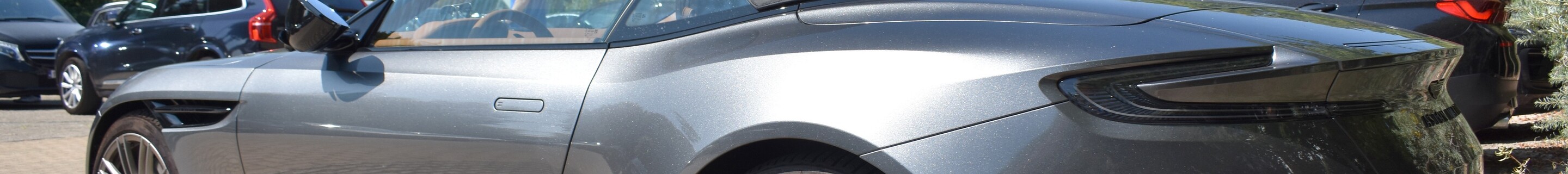 Aston Martin DB12 Volante