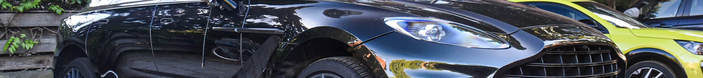 Aston Martin DBX707