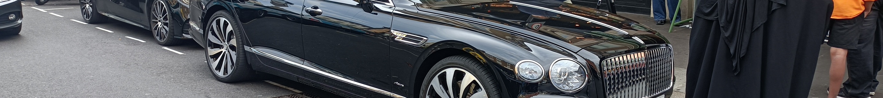 Bentley Flying Spur V8 Azure