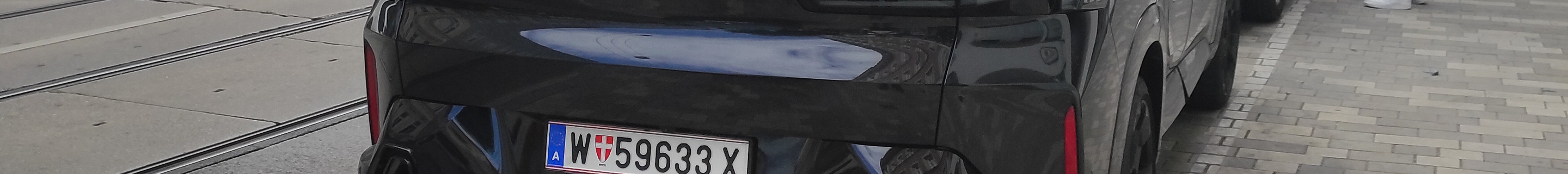 BMW XM G09 Label Red