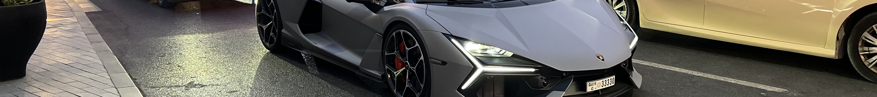 Lamborghini Revuelto