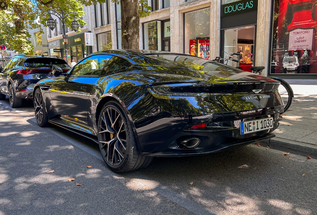 Aston Martin DB12