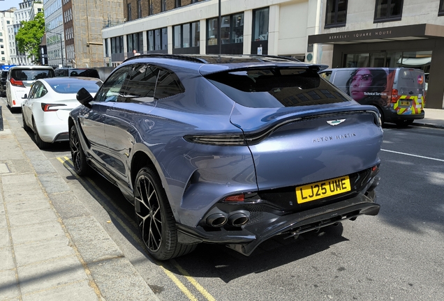 Aston Martin DBX707