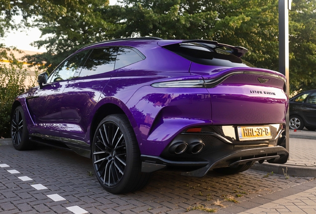 Aston Martin DBX707