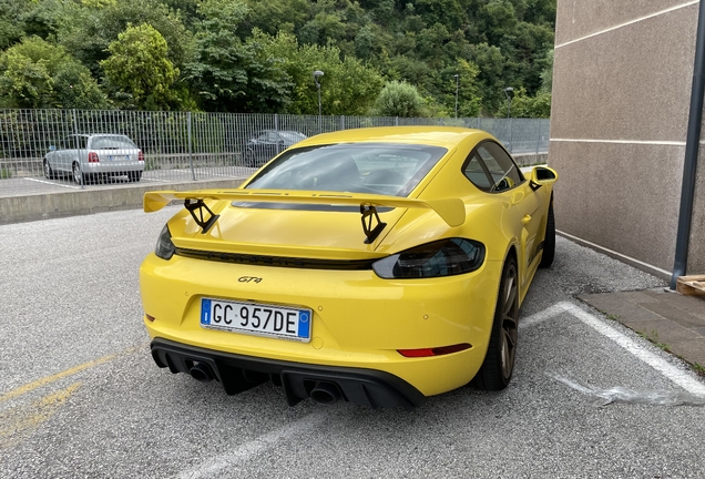 Porsche 718 Cayman GT4