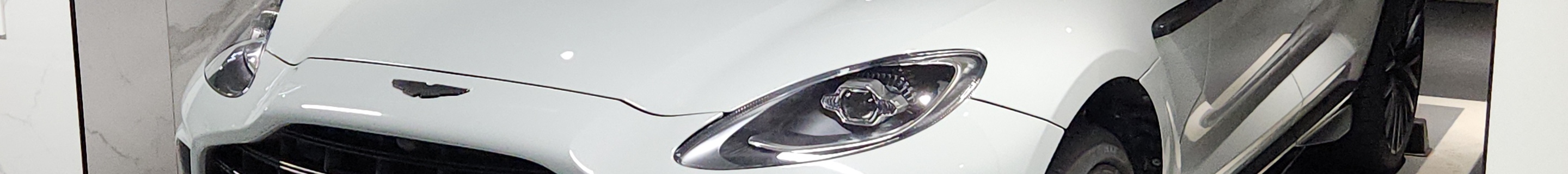 Aston Martin DBX707