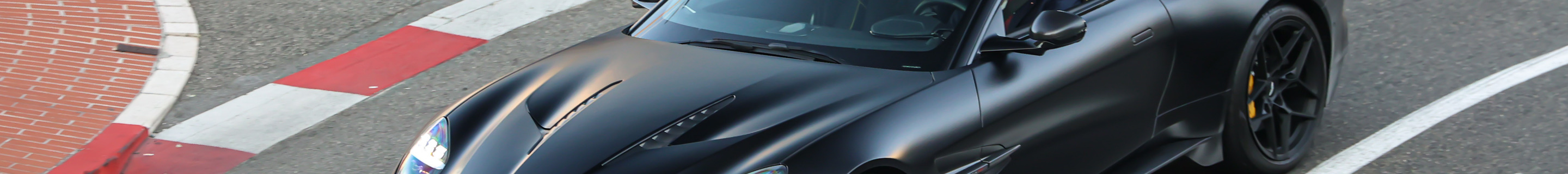 Aston Martin Vanquish 2025