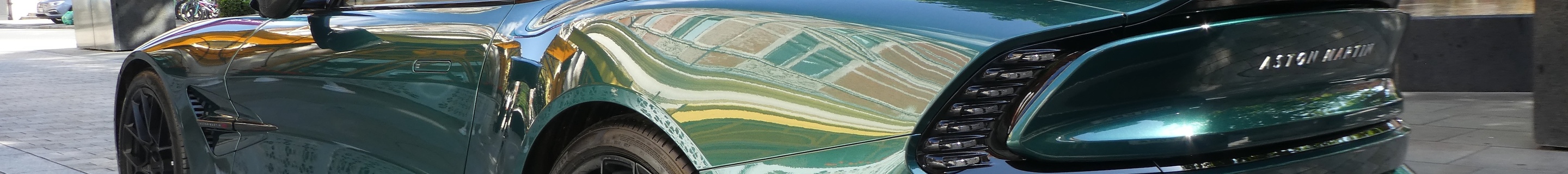 Aston Martin Vanquish 2025