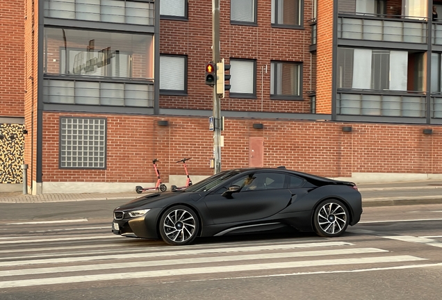 BMW i8 Protonic Frozen Black Edition