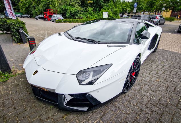 Lamborghini Aventador LP700-4 Roadster