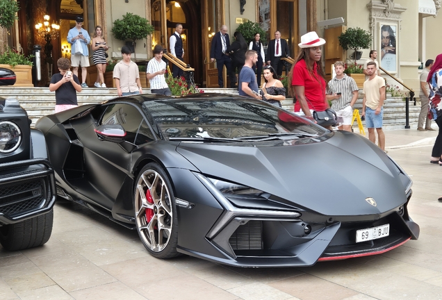 Lamborghini Revuelto