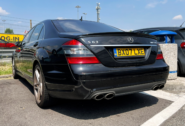 Mercedes-Benz S 63 AMG W221