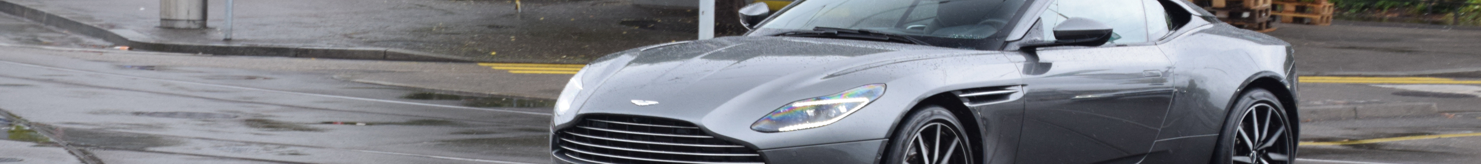 Aston Martin DB11 V8