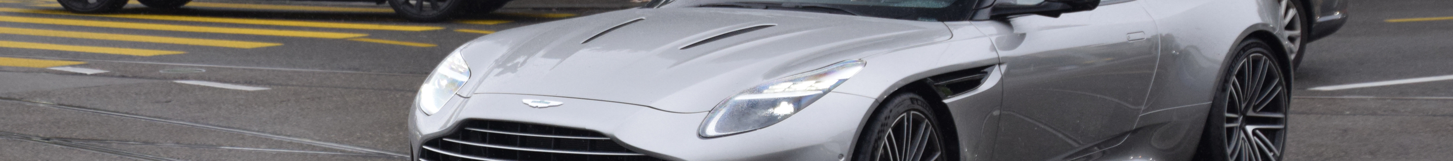 Aston Martin DB12 Volante