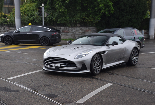 Aston Martin DB12 Volante
