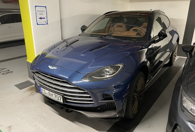Aston Martin DBX707
