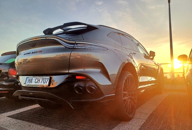 Aston Martin DBX707
