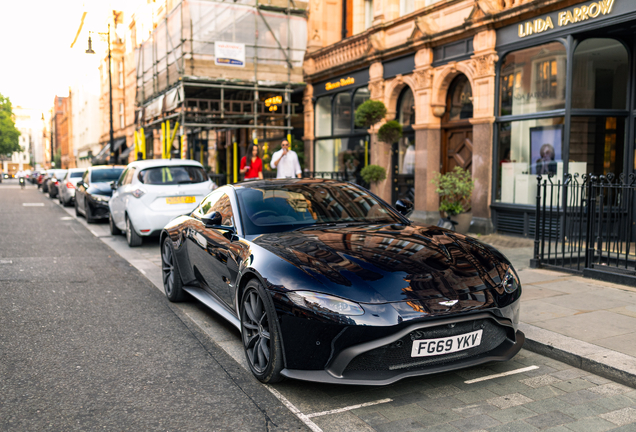 Aston Martin V8 Vantage 2018