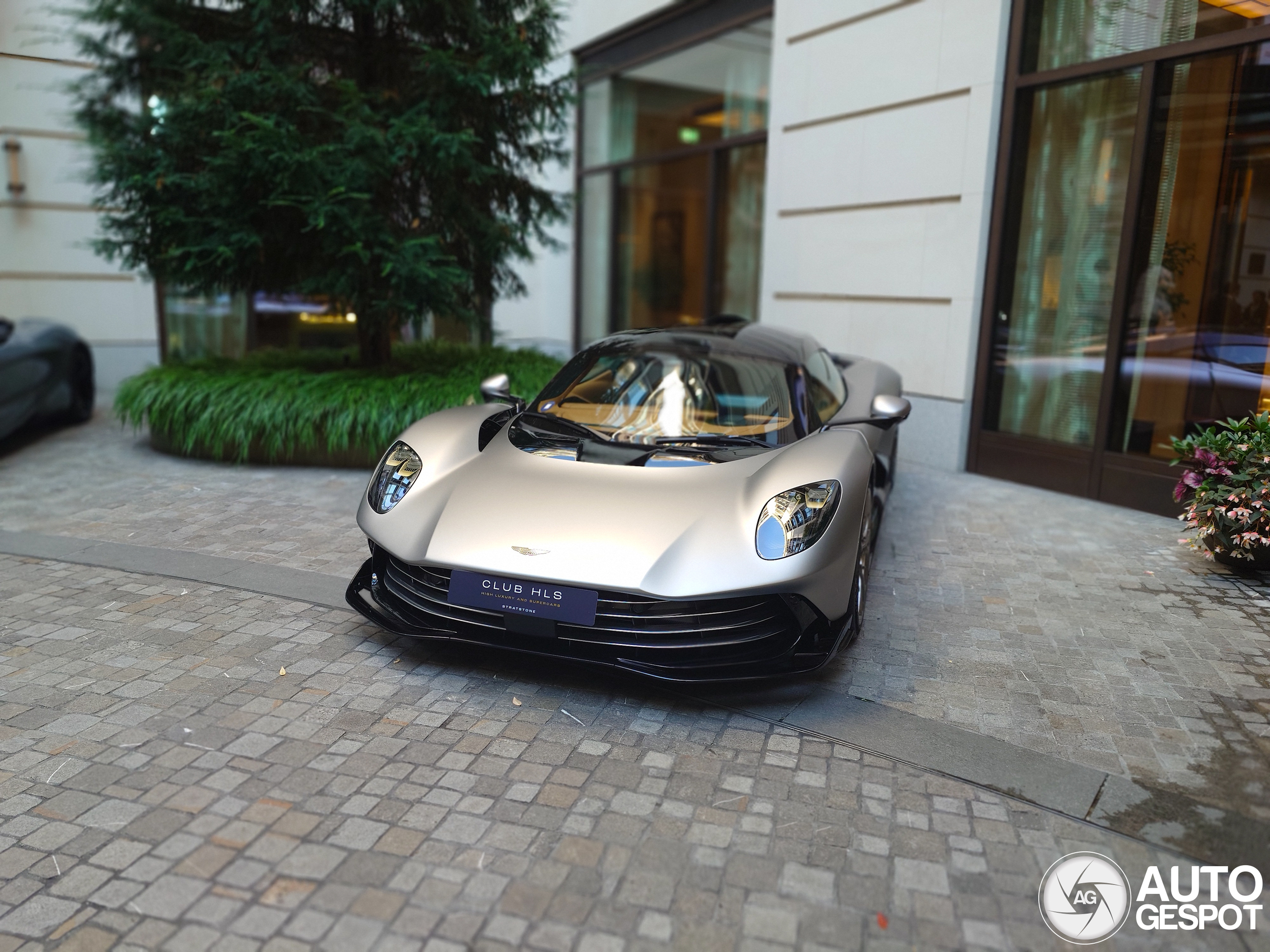 Kijk nou, deze Aston Martin Valhalla is af!