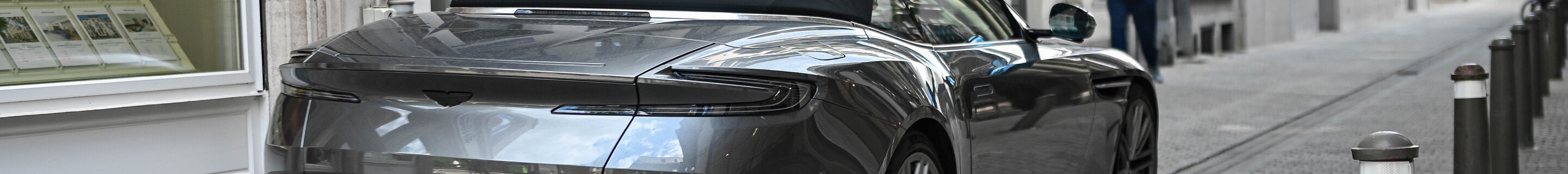 Aston Martin DB12 Volante