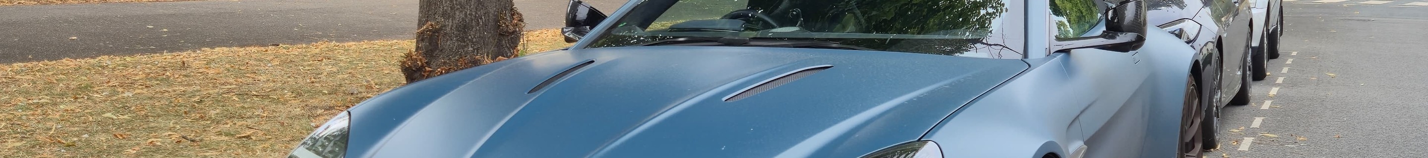 Aston Martin V8 Vantage Roadster 2025