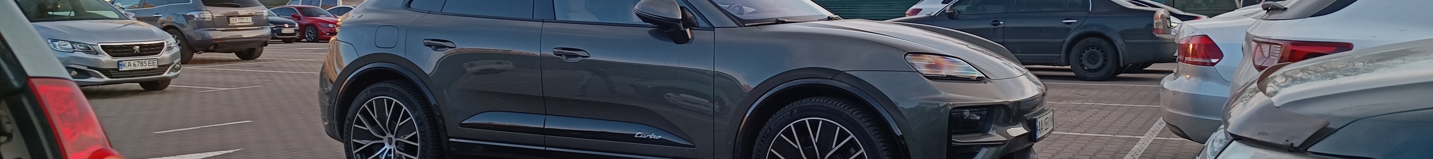 Porsche Macan EV Turbo