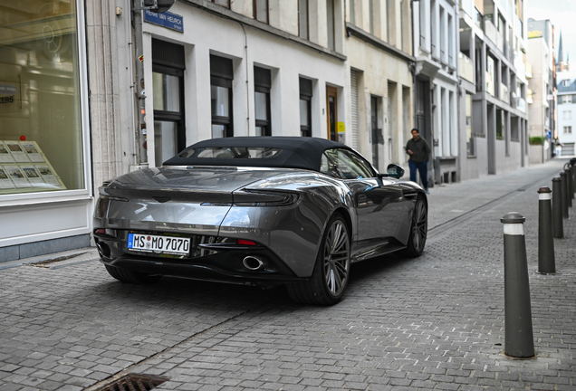 Aston Martin DB12 Volante