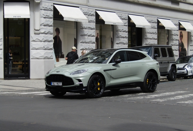 Aston Martin DBX707