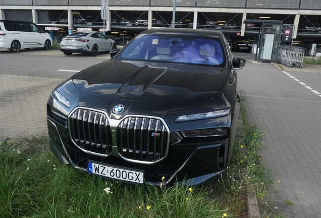 BMW M760e xDrive