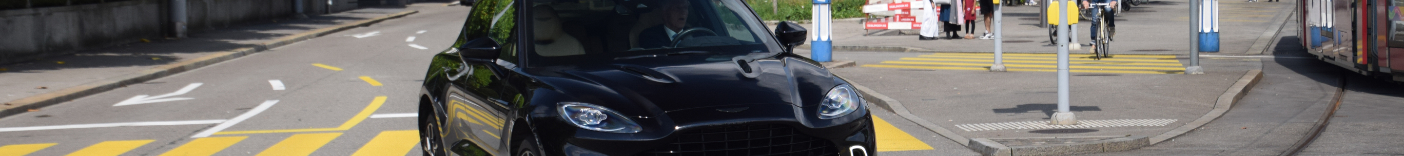 Aston Martin DBX