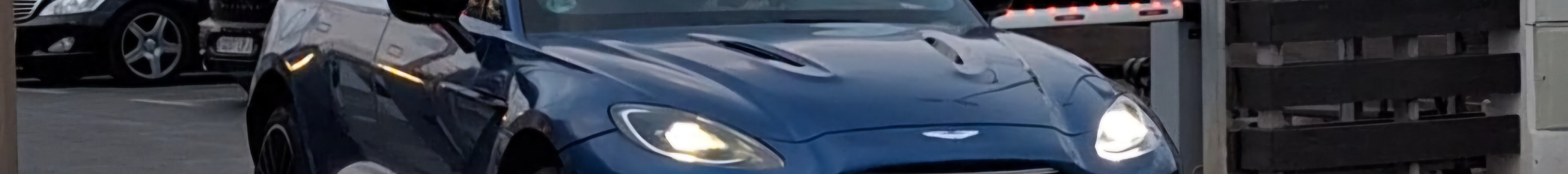 Aston Martin DBX707