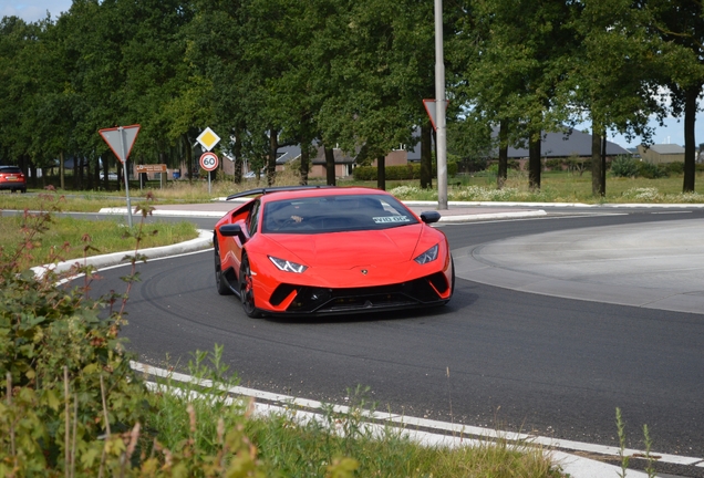 Lamborghini Huracán LP640-4 Performante
