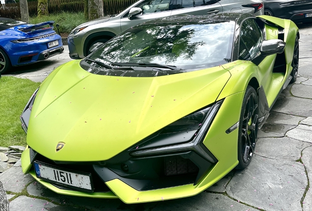 Lamborghini Revuelto