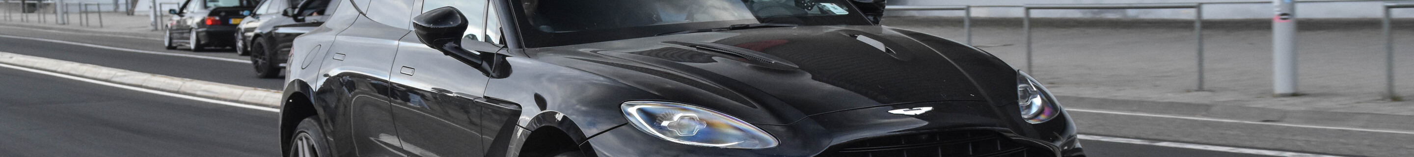 Aston Martin DBX707