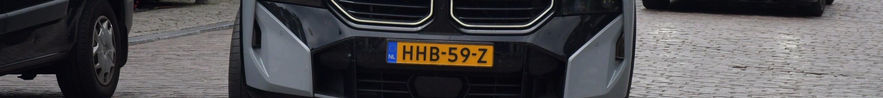 BMW XM G09 Label Red