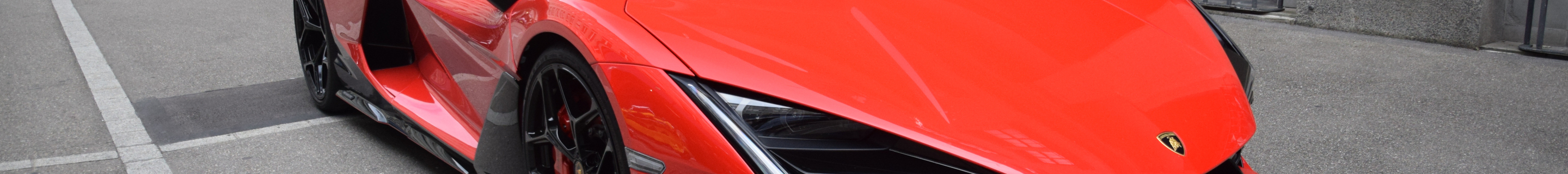 Lamborghini Revuelto