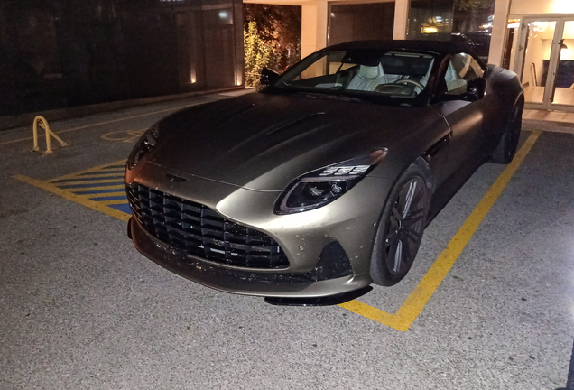 Aston Martin DB12 Volante
